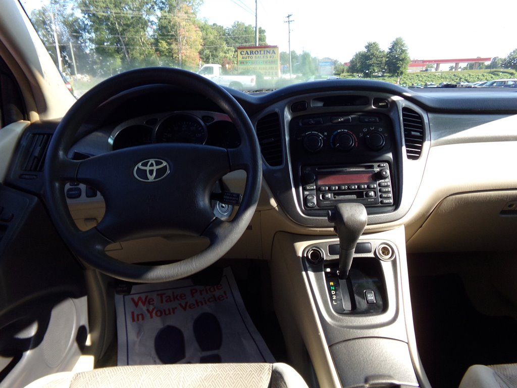 2003 Toyota Highlander Base photo 2