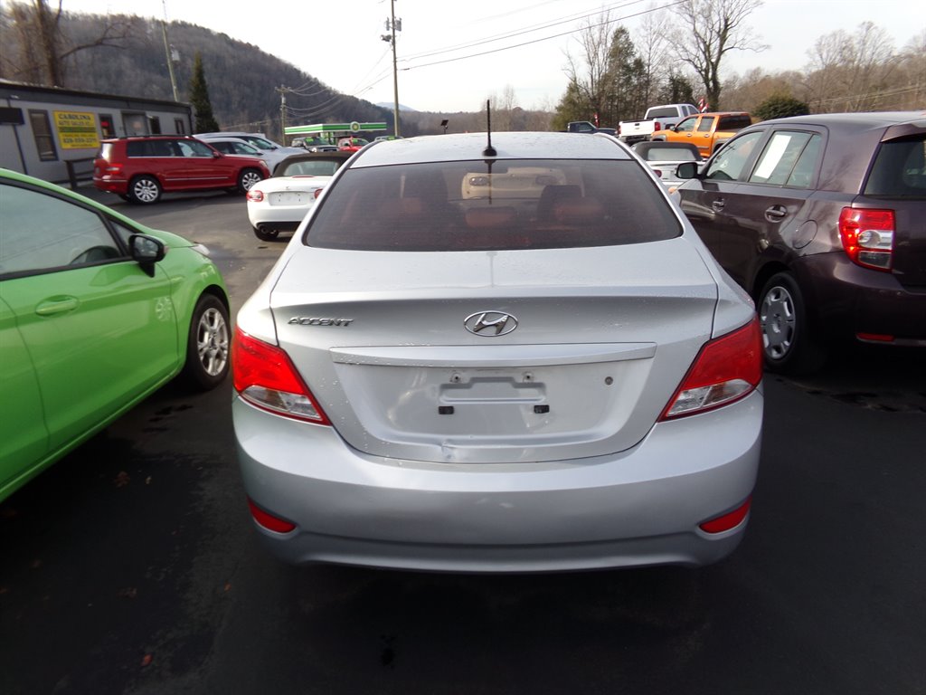 2016 Hyundai Accent SE photo 5
