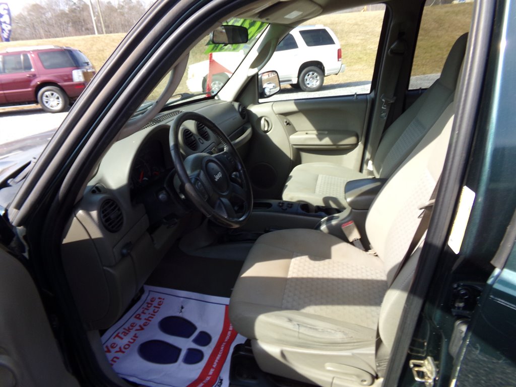 2005 Jeep Liberty Sport photo 6