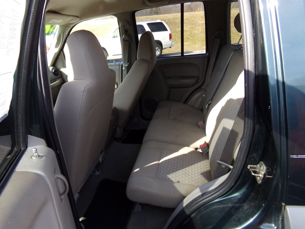 2005 Jeep Liberty Sport photo 7