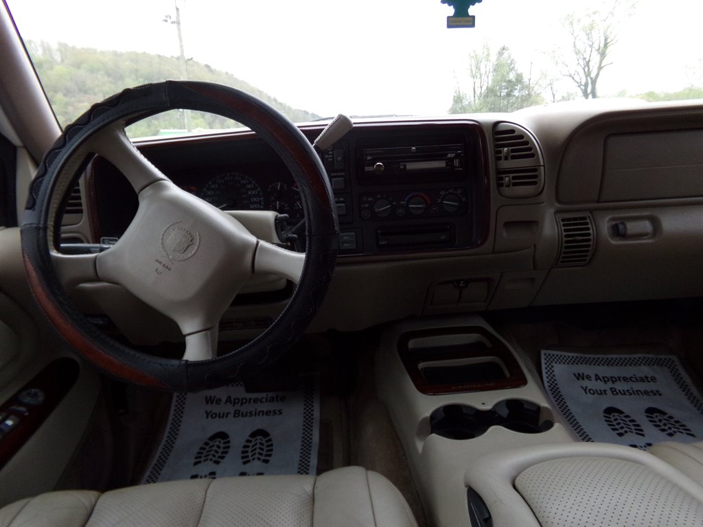 1999 Cadillac Escalade photo 5