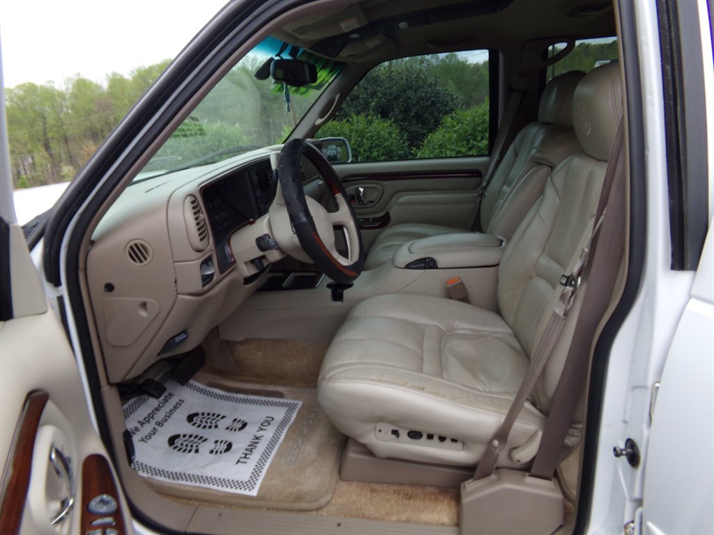 1999 Cadillac Escalade photo 6