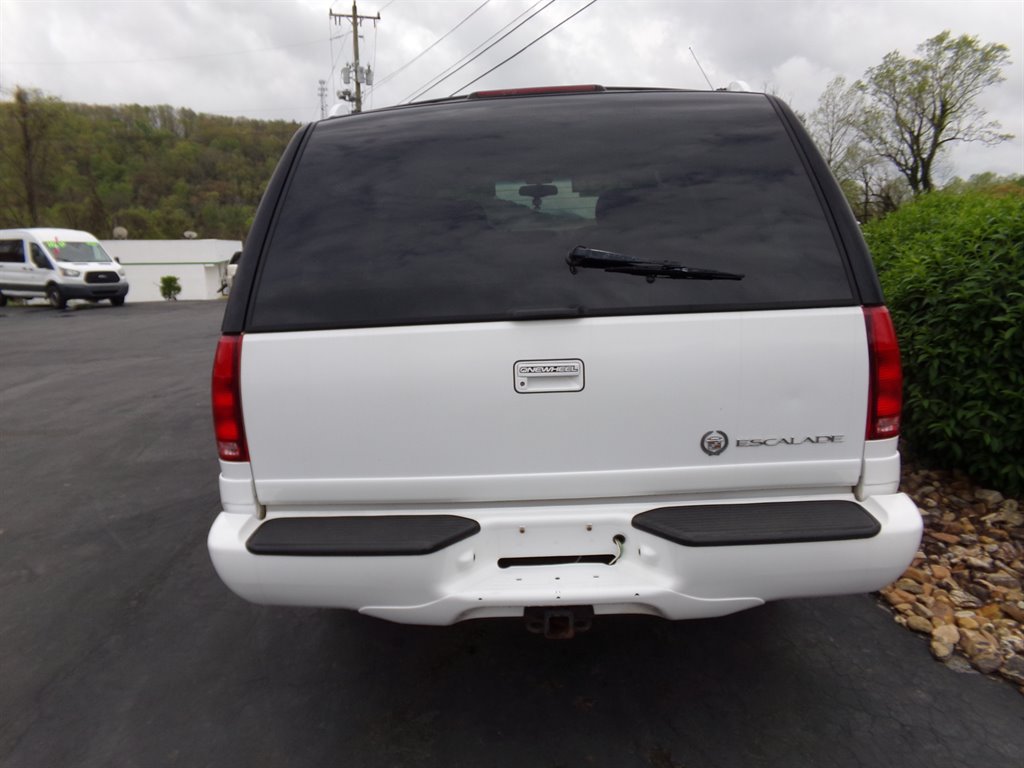 1999 Cadillac Escalade photo 2
