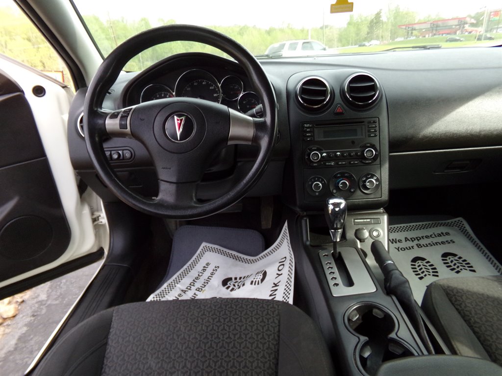 2008 Pontiac G6 Base photo 2
