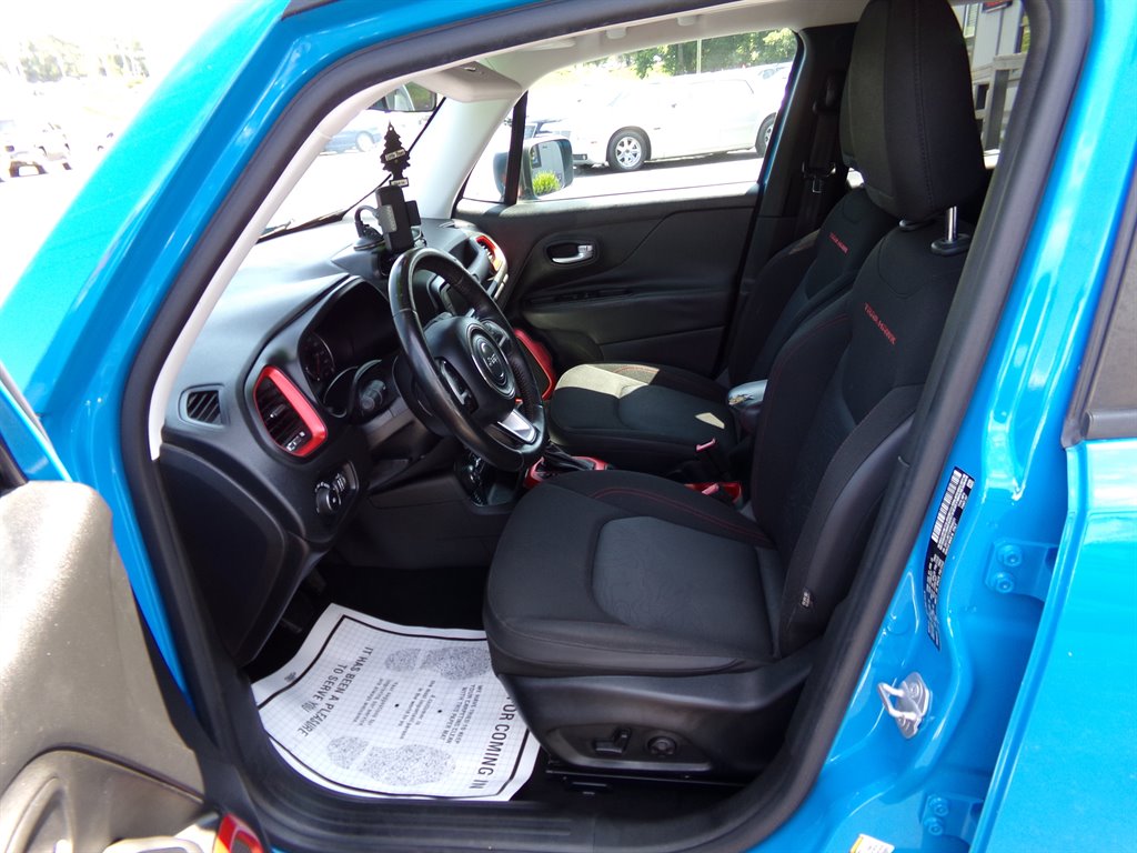 2015 Jeep Renegade Trailhawk photo 6