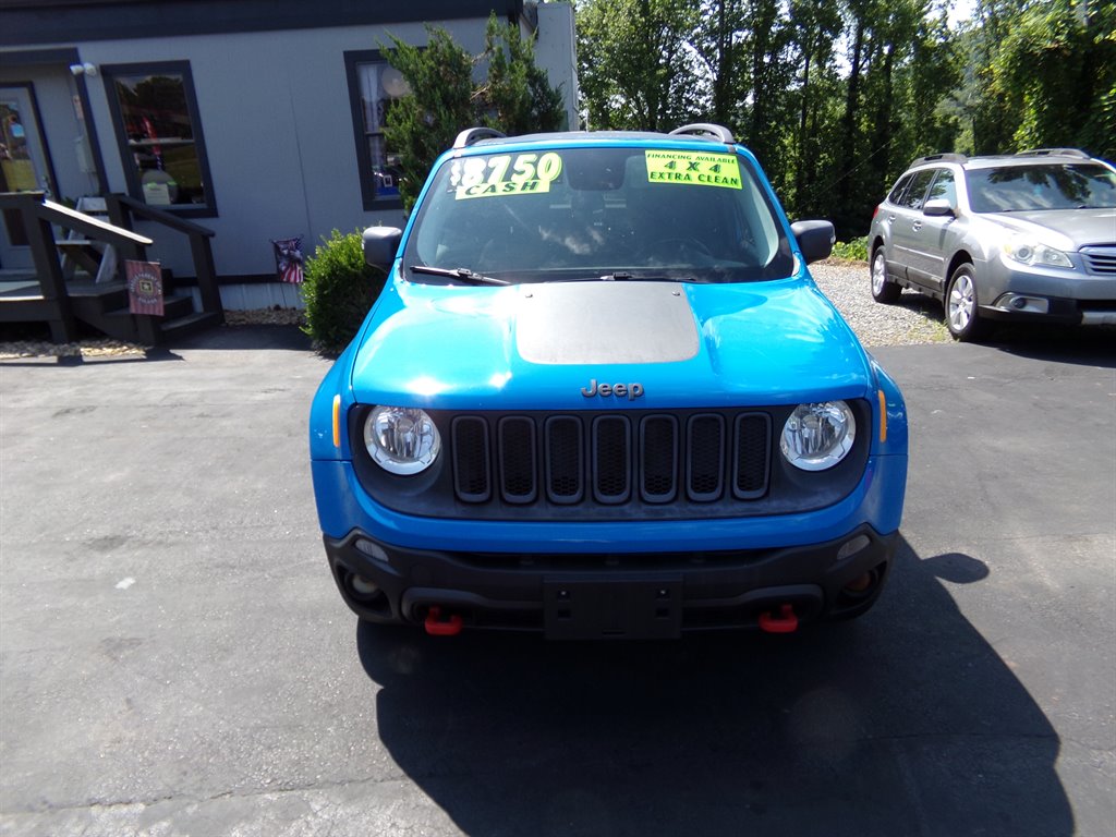 2015 Jeep Renegade Trailhawk photo 2