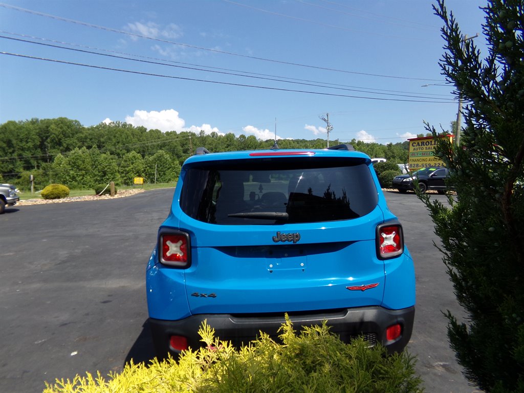 2015 Jeep Renegade Trailhawk photo 4