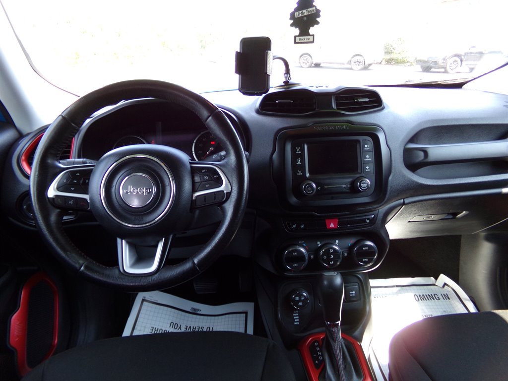 2015 Jeep Renegade Trailhawk photo 5