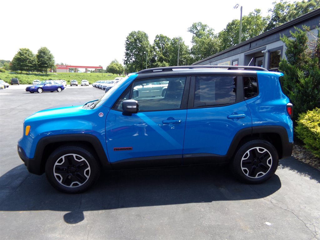 2015 Jeep Renegade Trailhawk photo 3