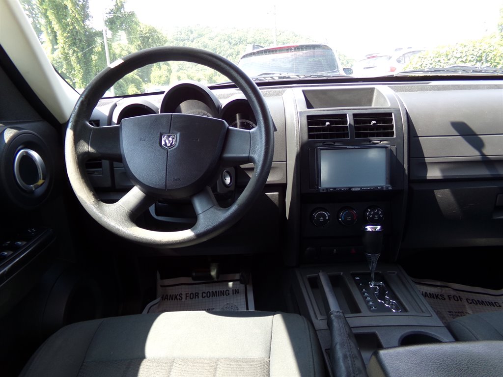 2011 Dodge Nitro SE photo 5