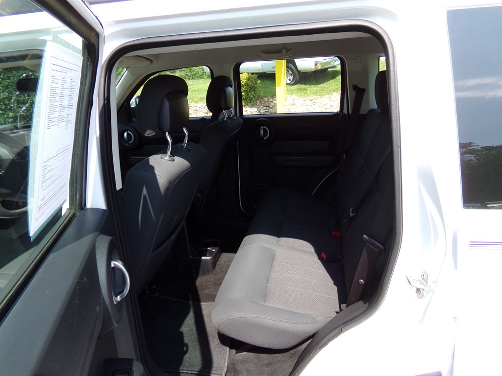 2011 Dodge Nitro SE photo 7